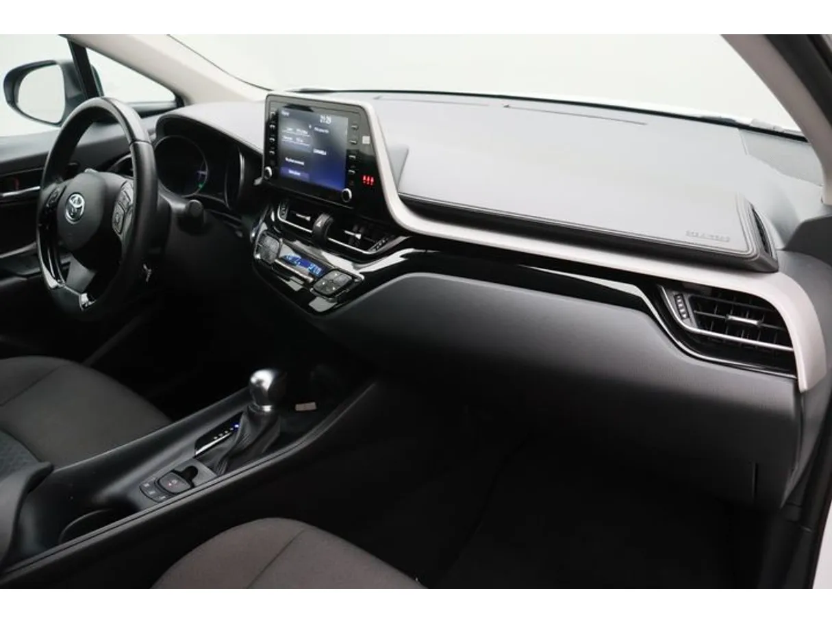 Car image 10