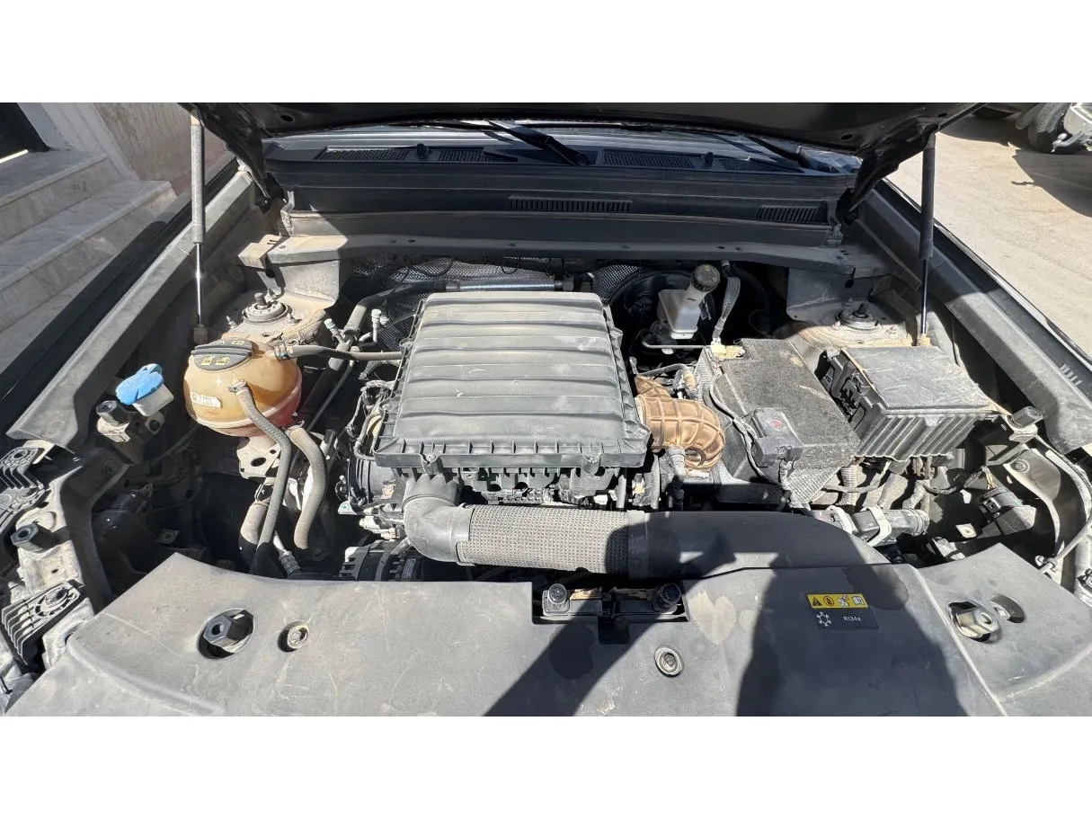 Car image 25
