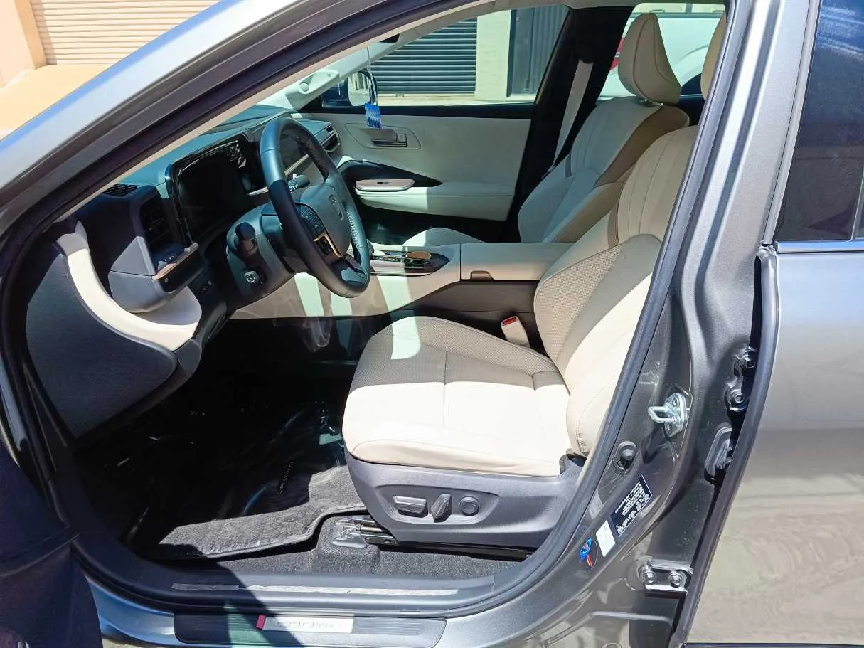 Car image 16