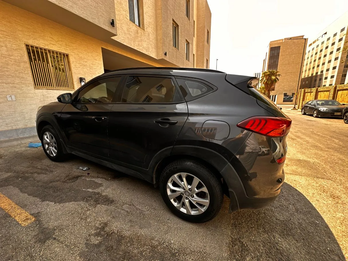 Car image 8