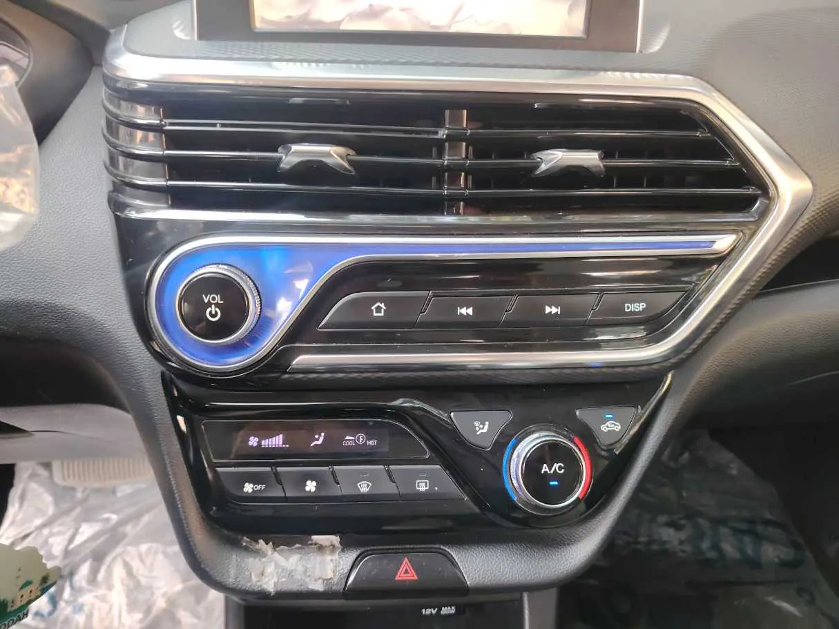 Car image 34