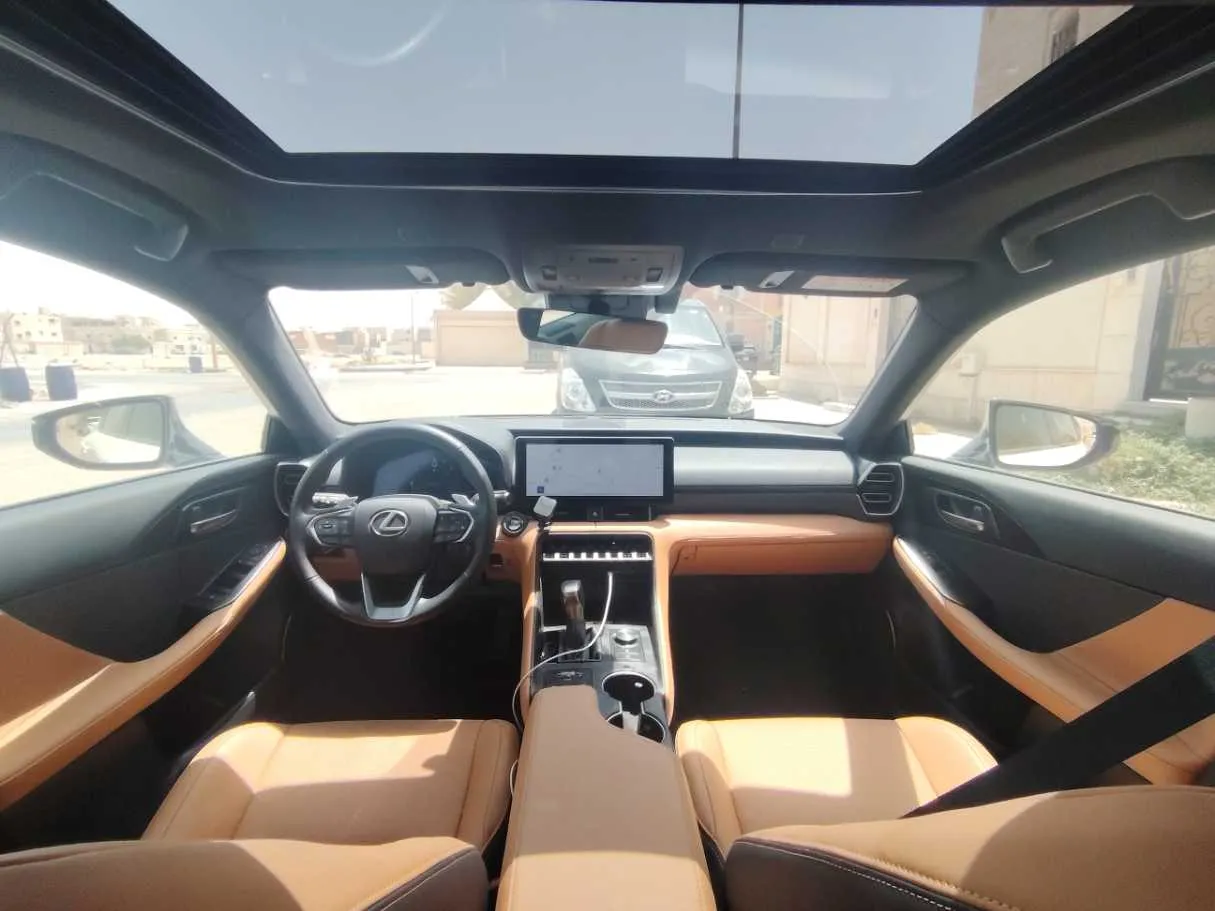 Car image 18