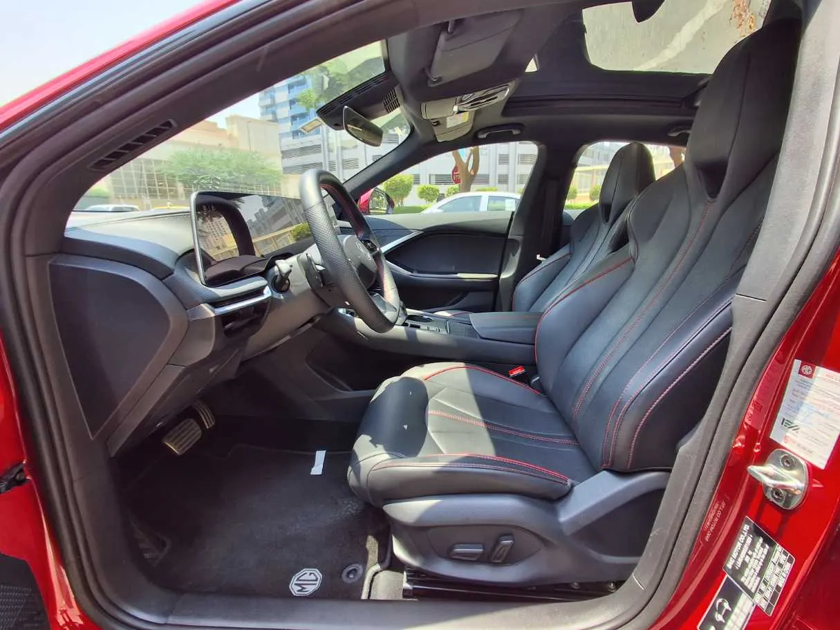 Car image 12