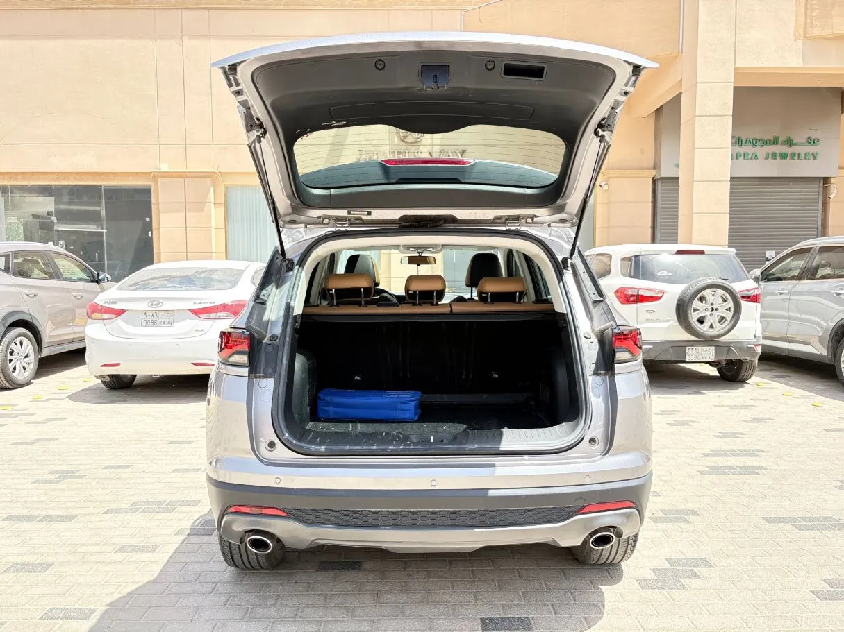 Car image 25