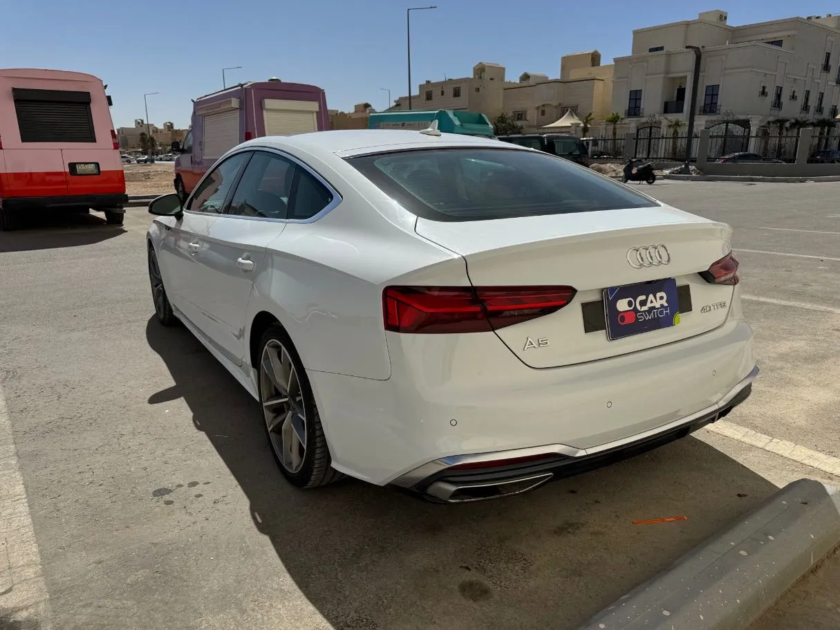 Car image 7