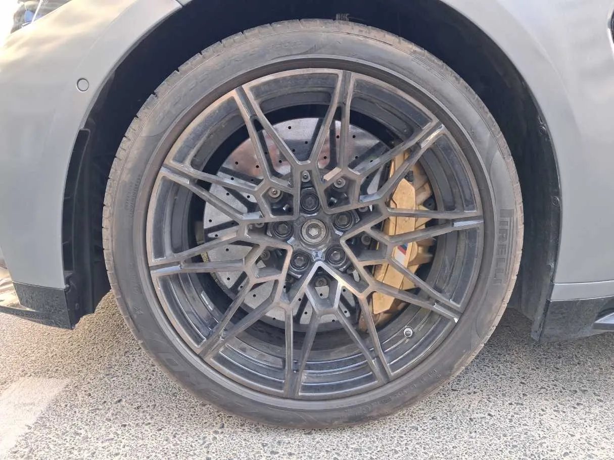 Car image 9