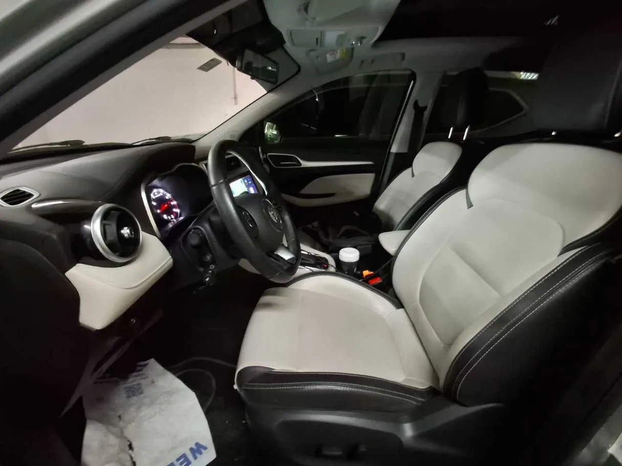 Car image 12