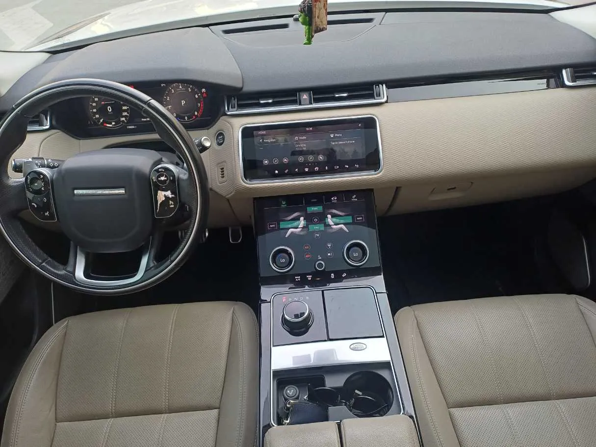 Car image 16