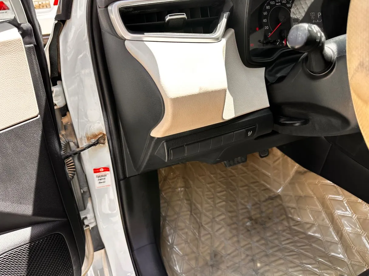 Car image 24