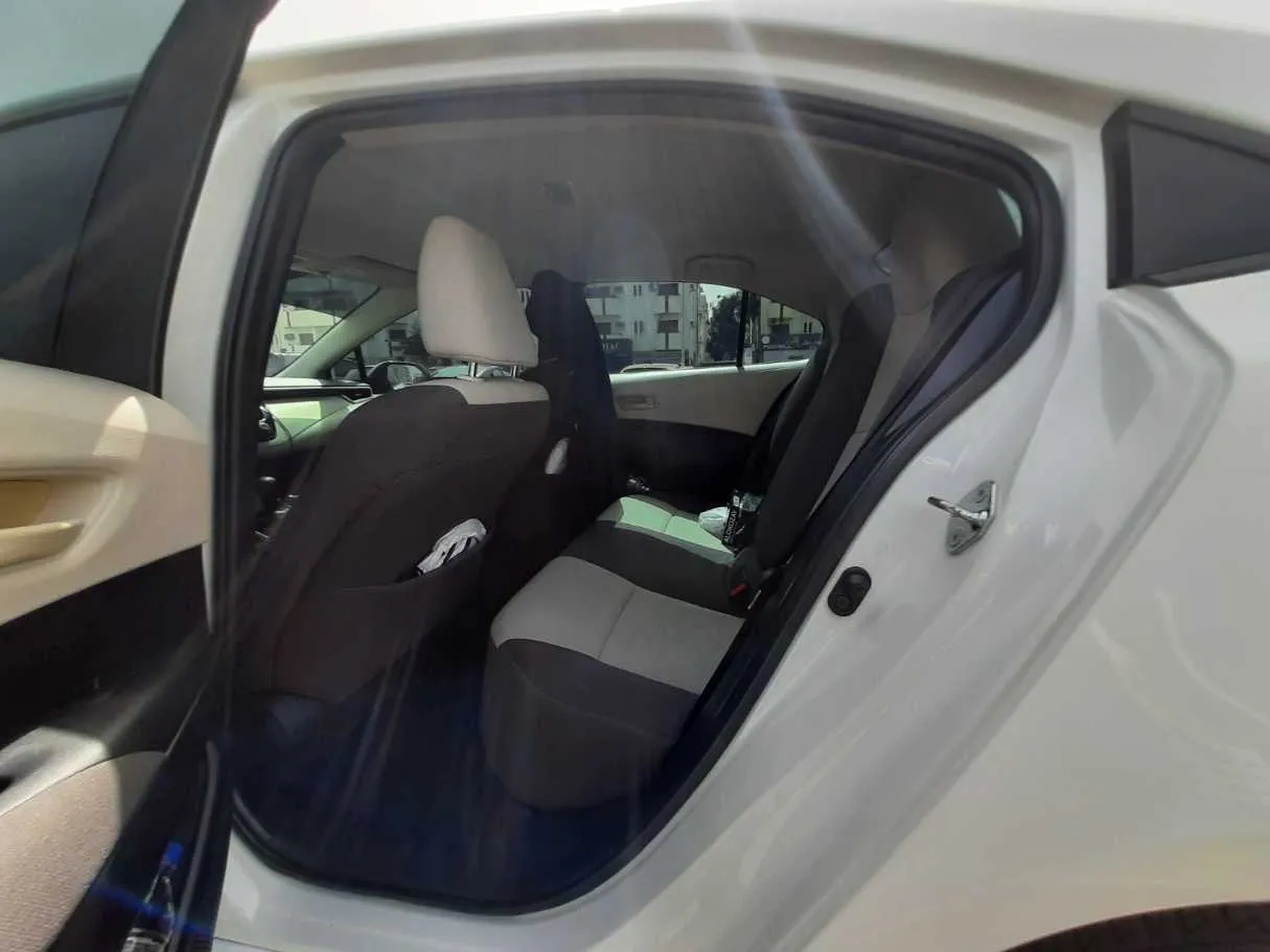 Car image 13