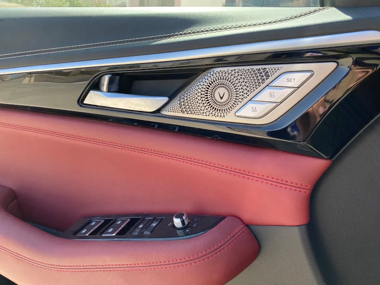 Car image 26