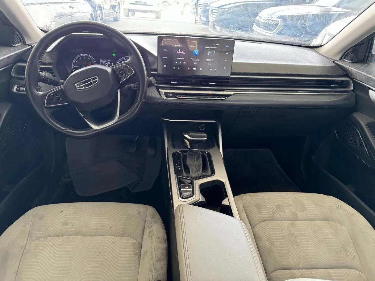 Car image 11