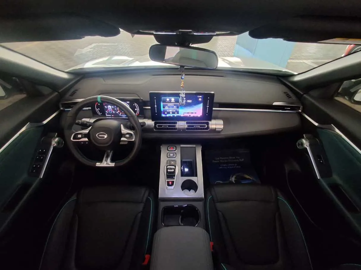 Car image 14