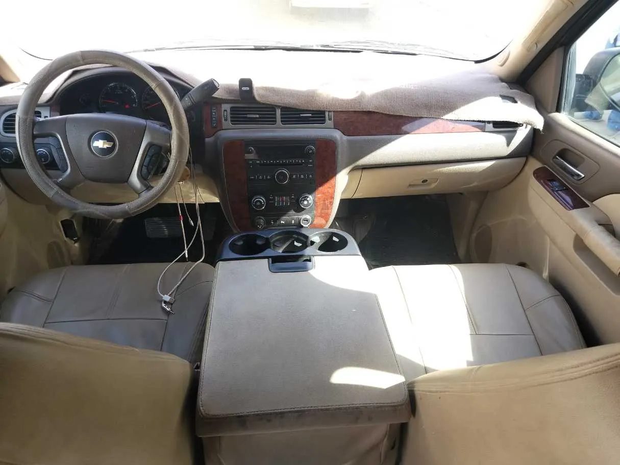 Car image 19
