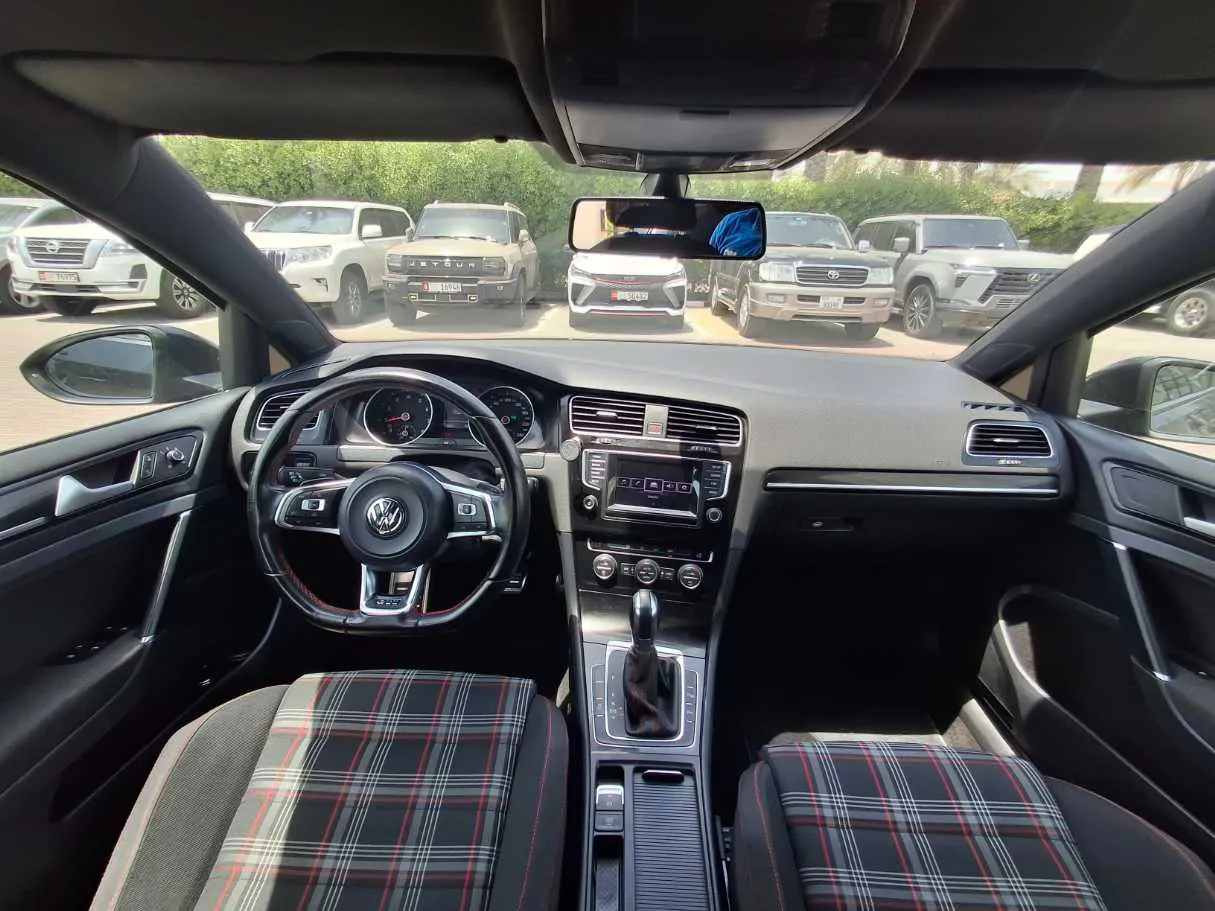 Car image 17