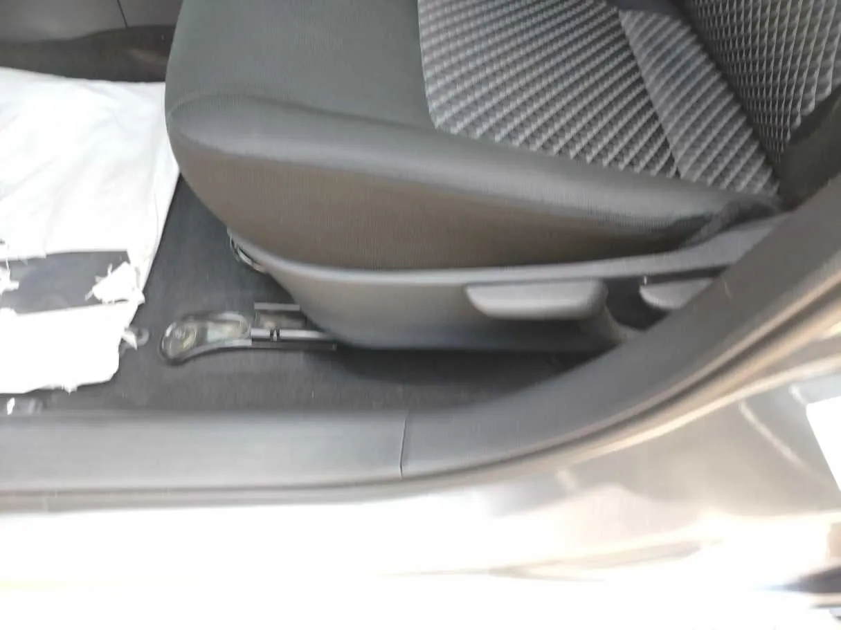 Car image 32