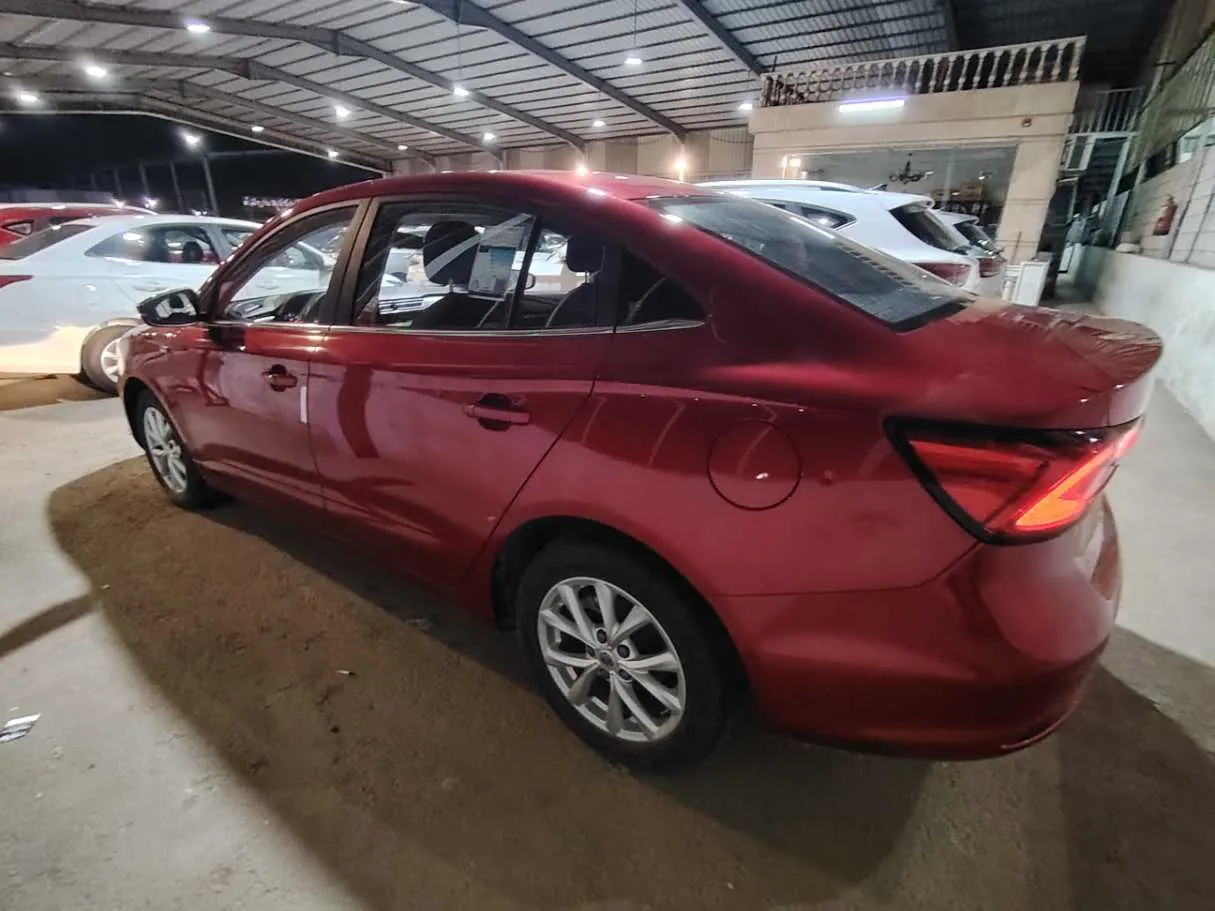 Car image 8