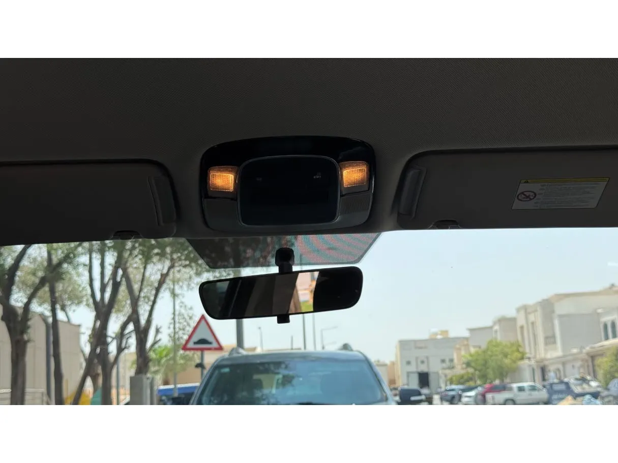 Car image 25