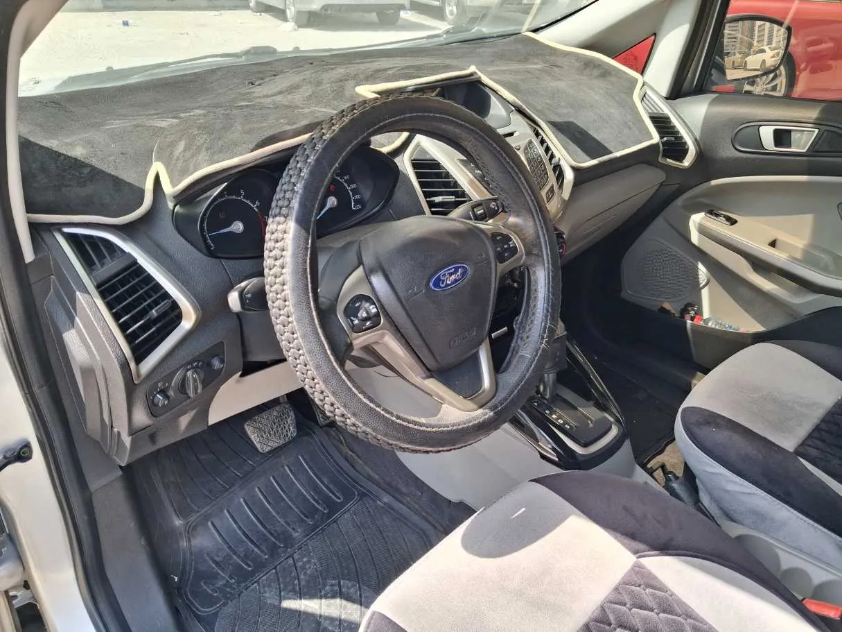 Car image 10