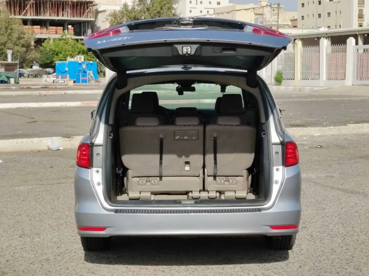Car image 24