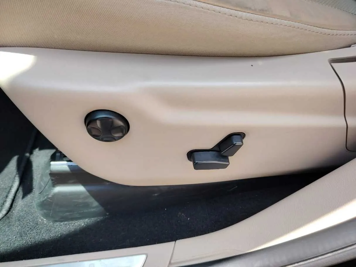Car image 38