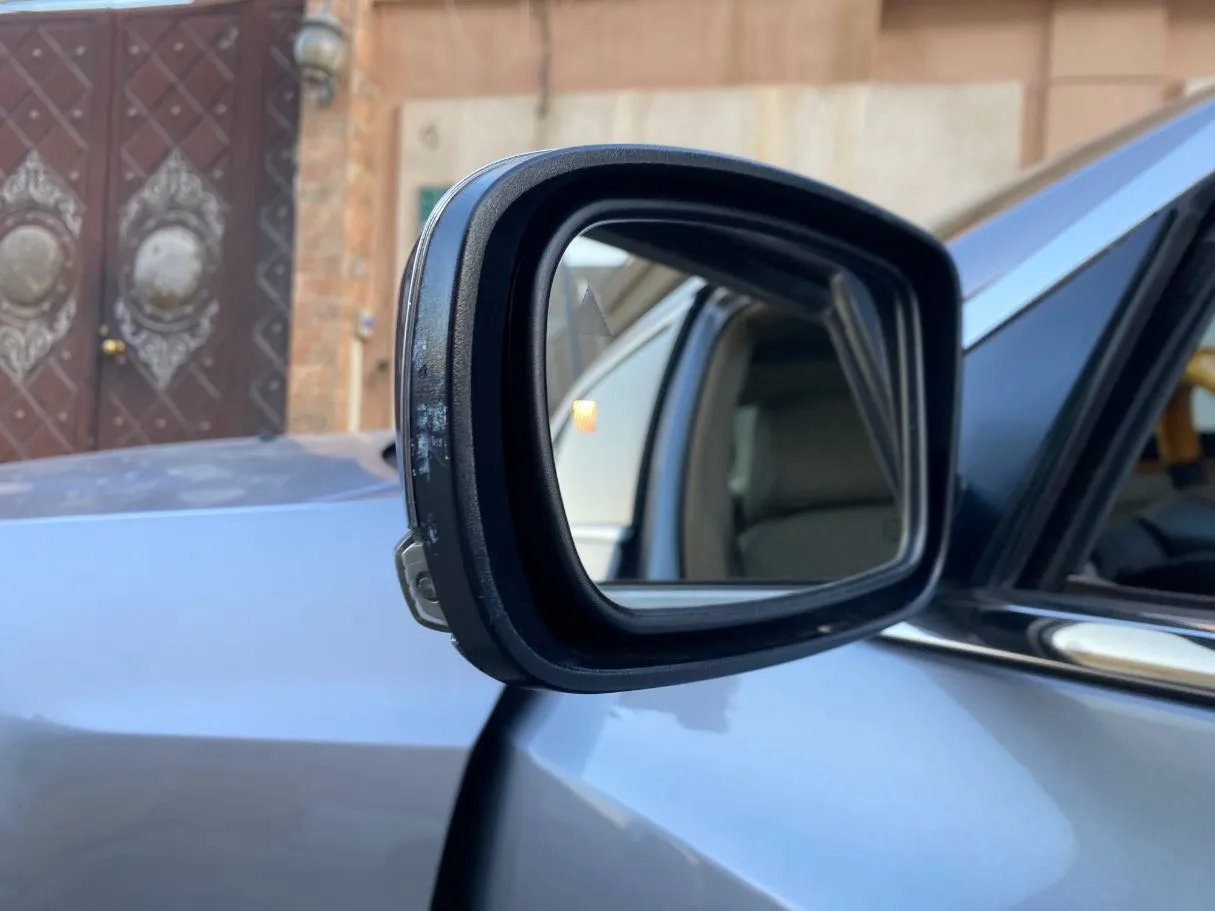 Car image 24