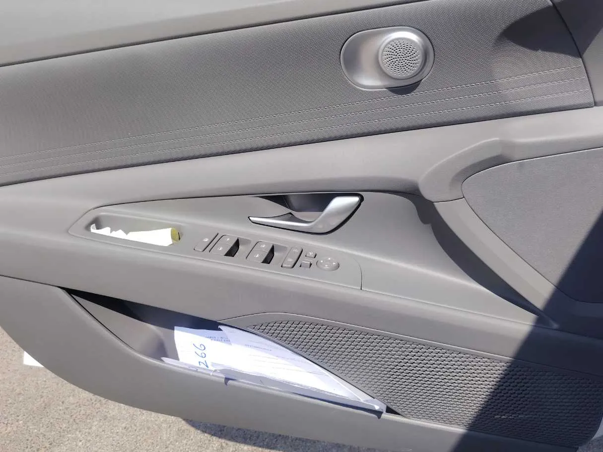 Car image 24