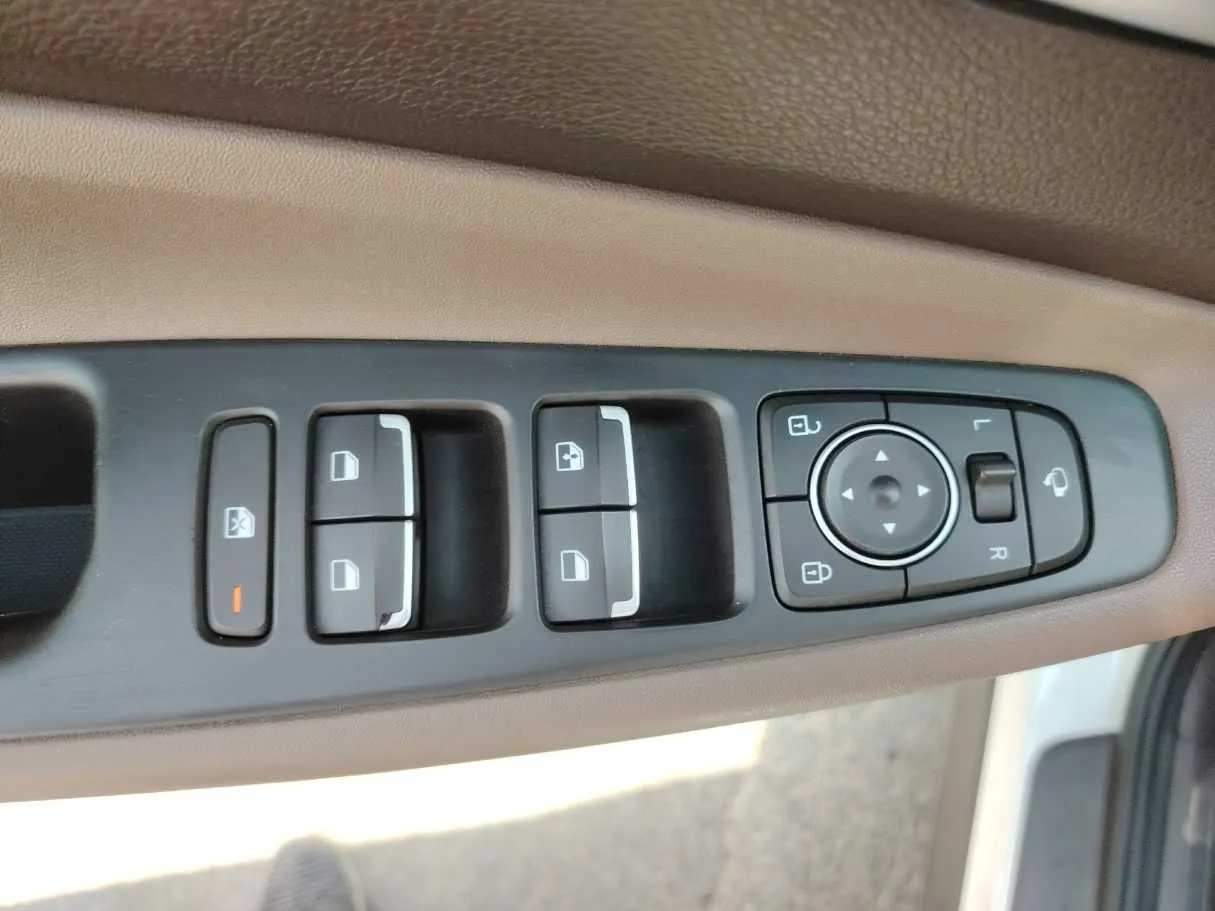 Car image 33