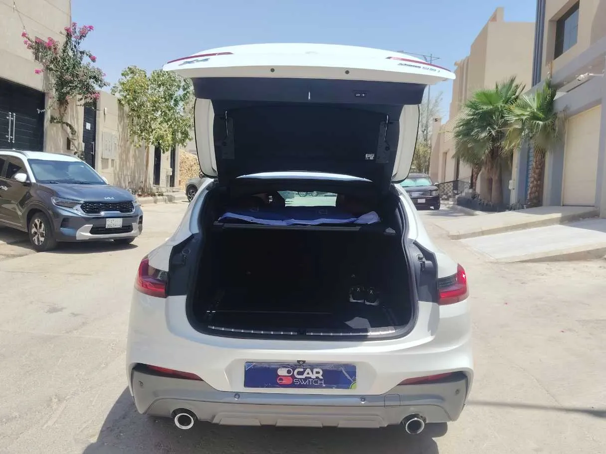 Car image 20