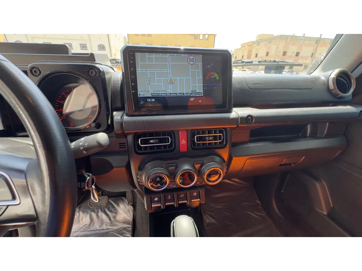 Car image 16