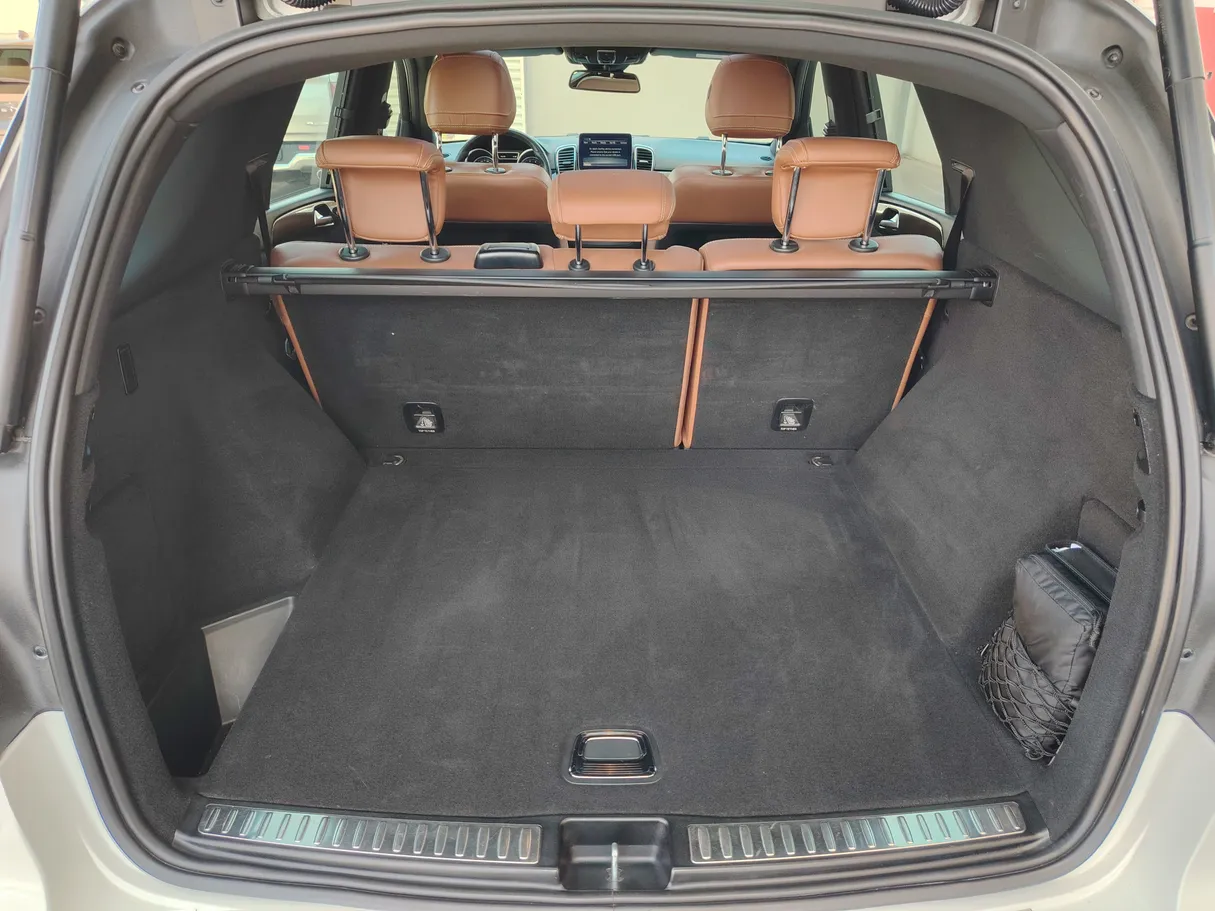 Car image 25
