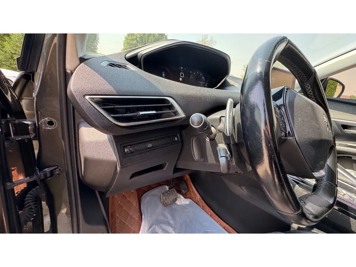 Car image 24