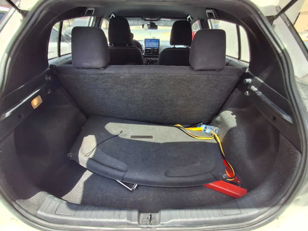 Car image 19