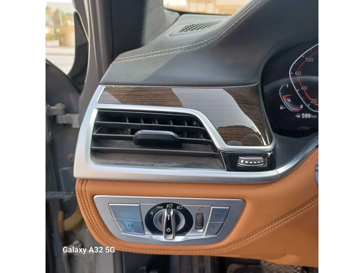 Car image 28