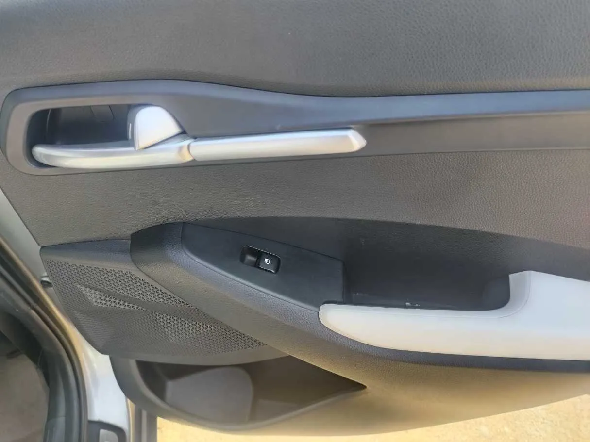 Car image 38