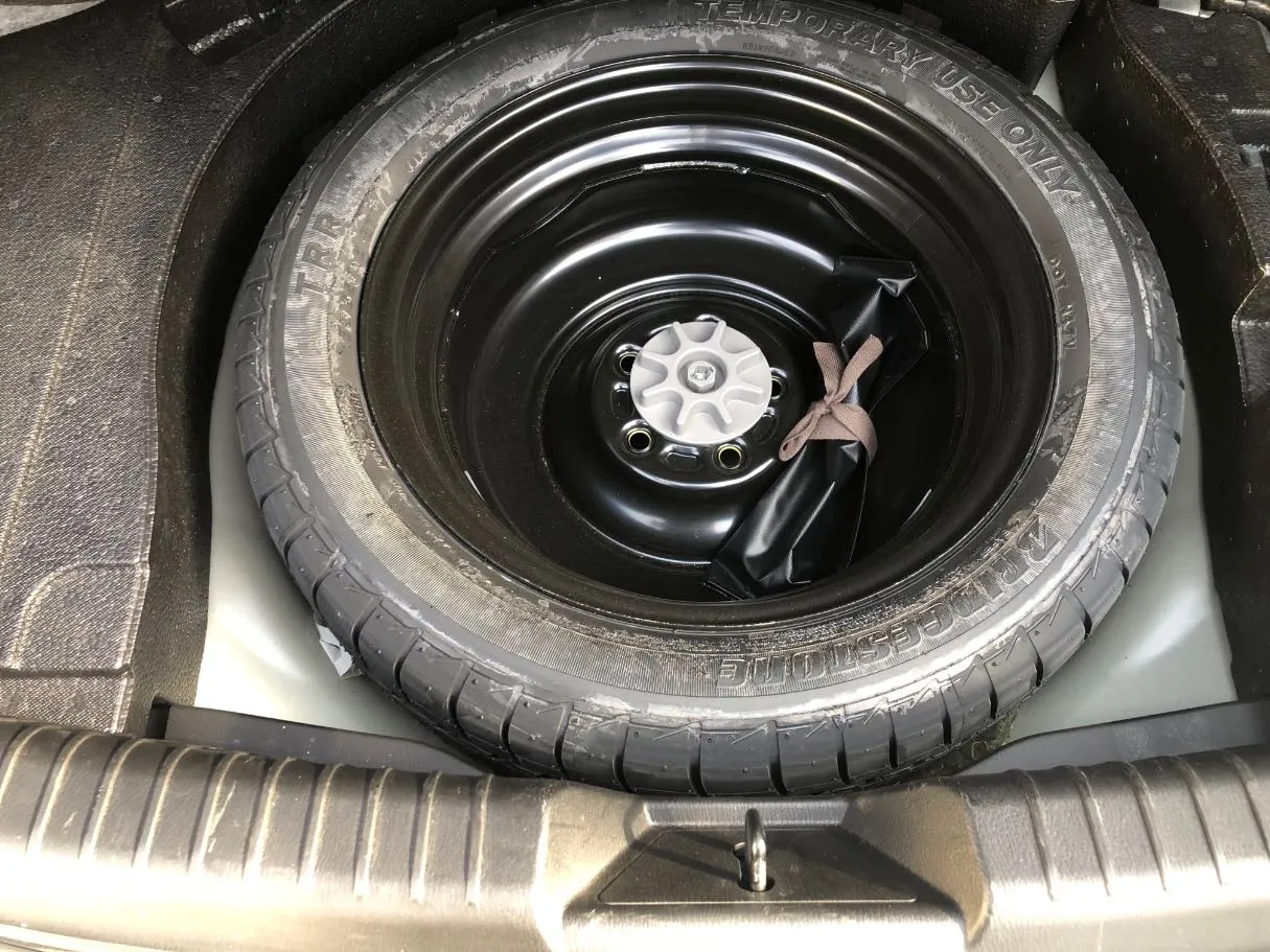 Car image 24