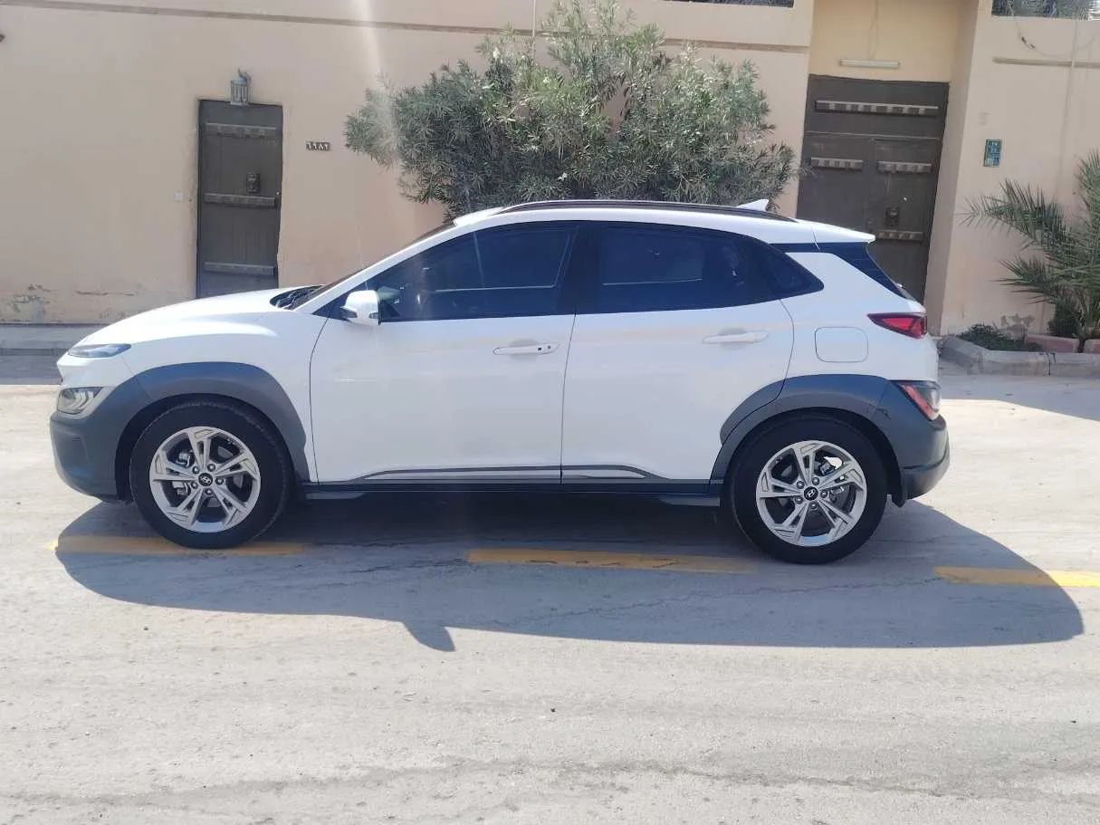 Car image 8