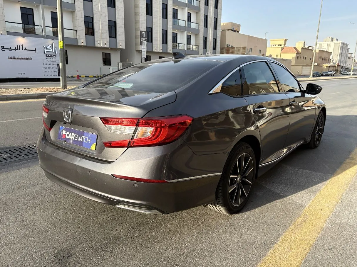Car image 5