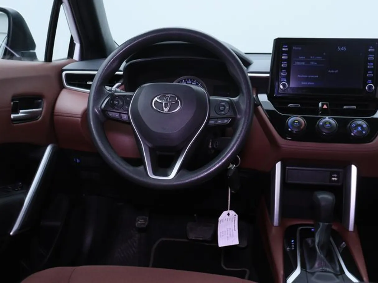 Car image 15
