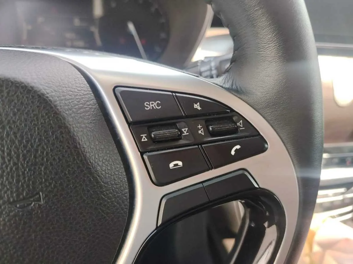 Car image 30