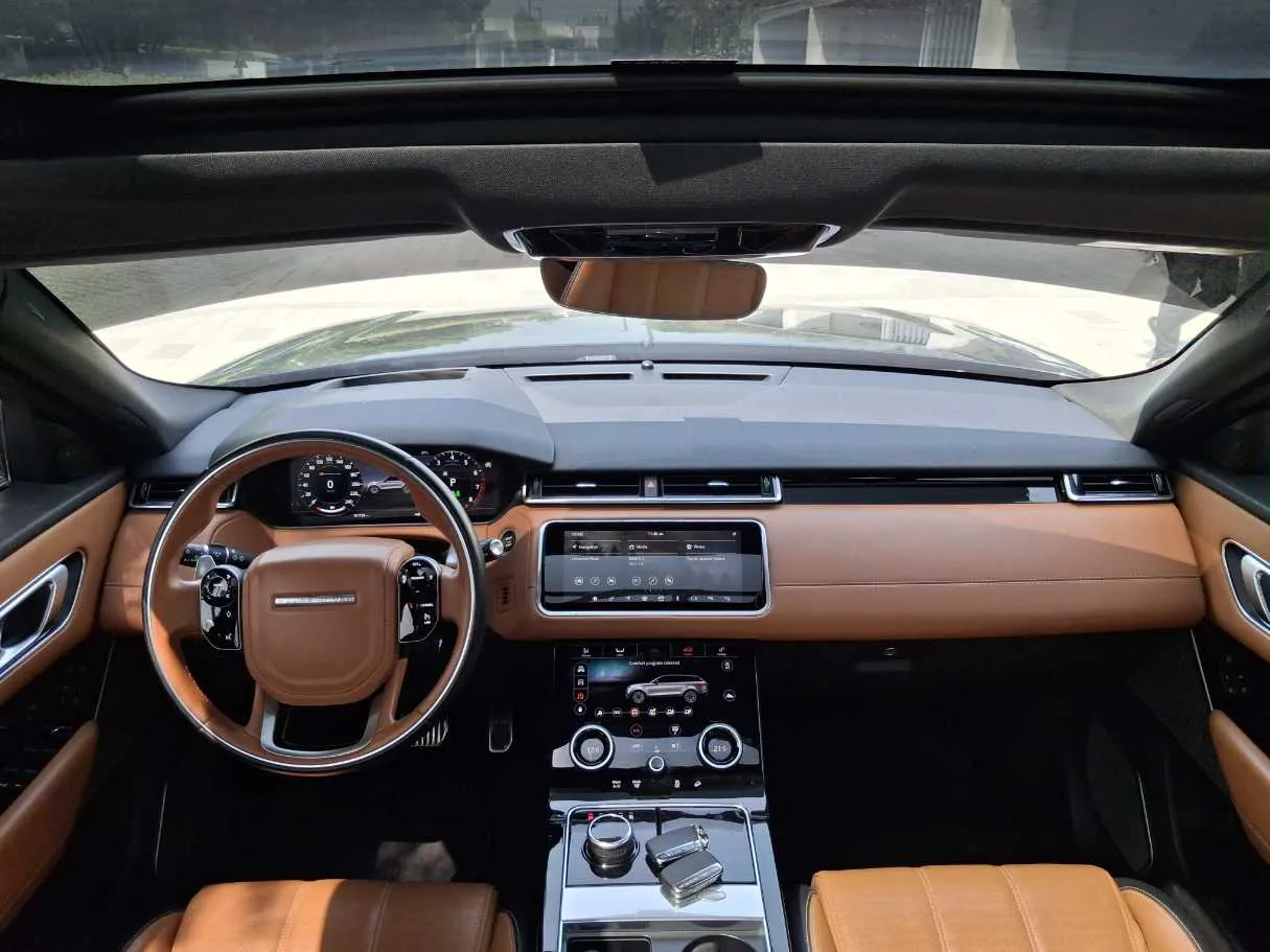 Car image 16