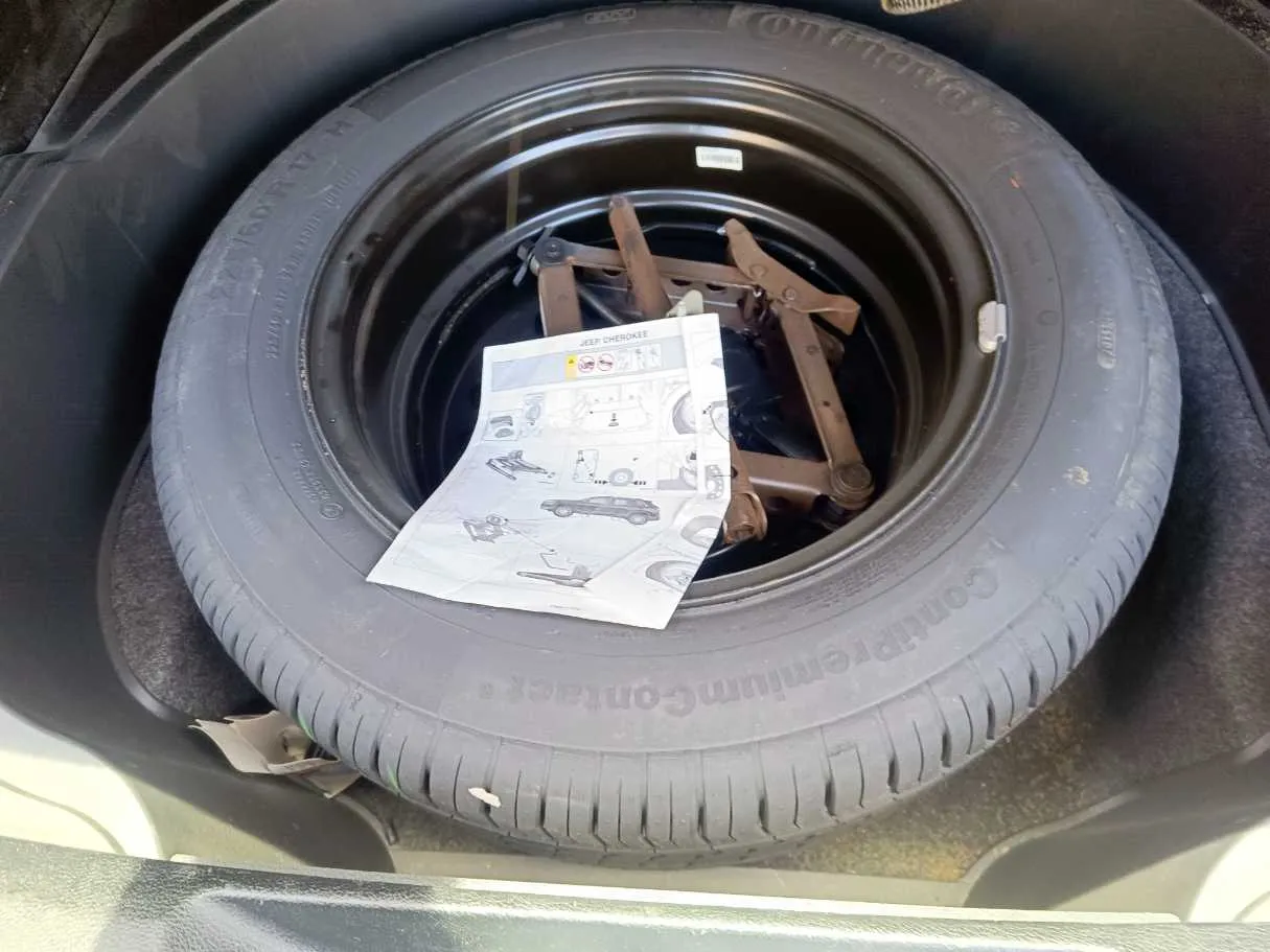 Car image 29