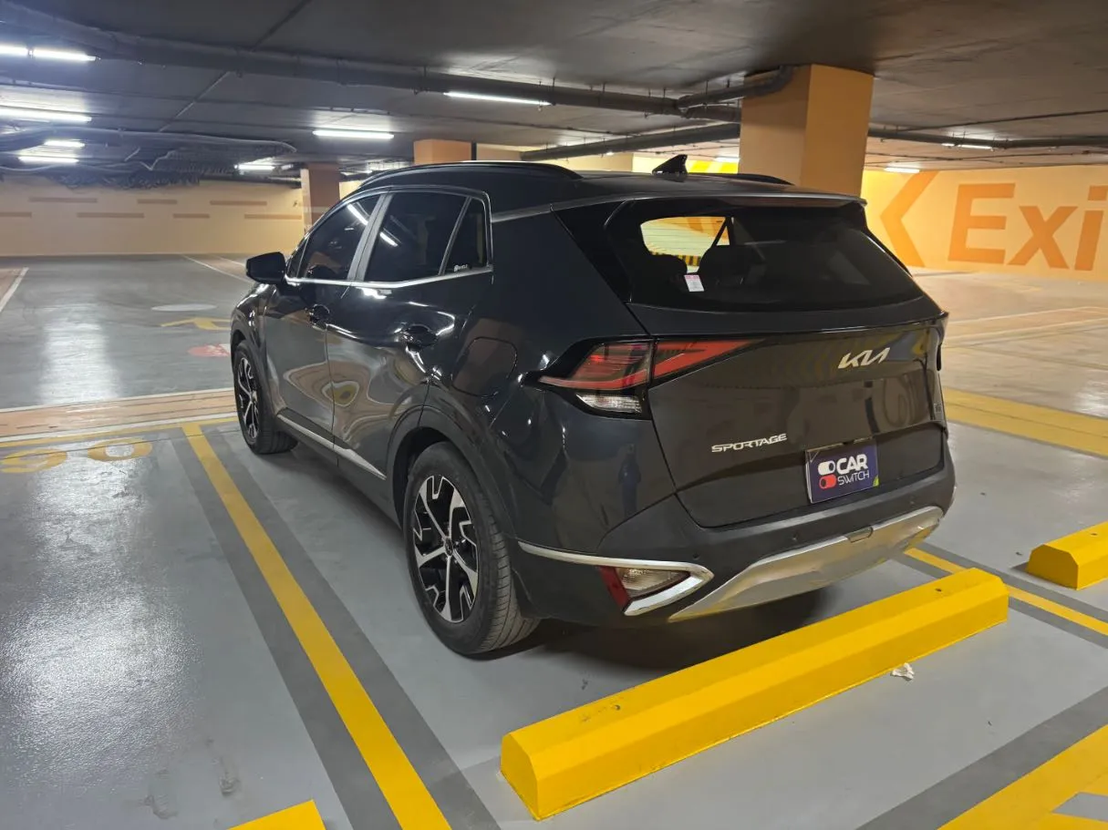 Car image 7