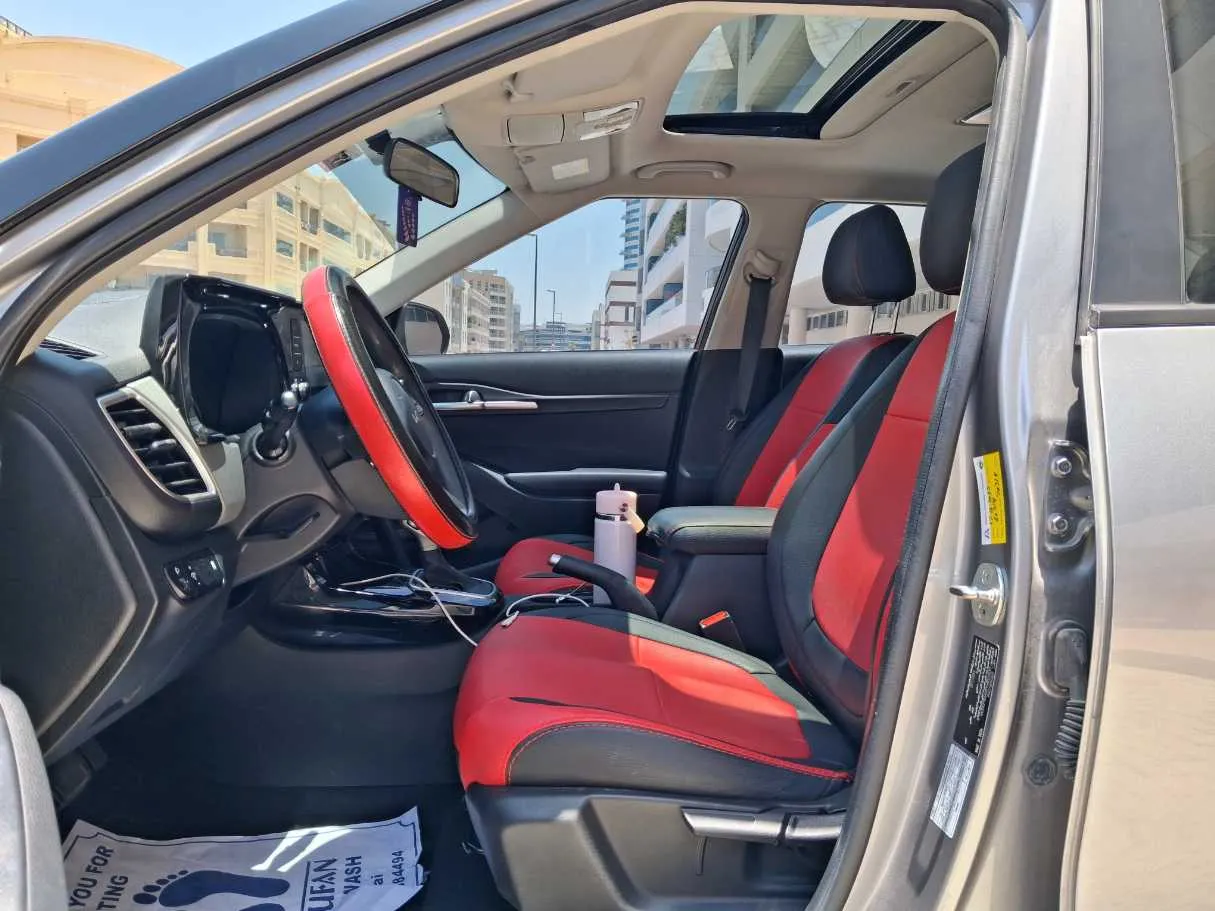 Car image 12
