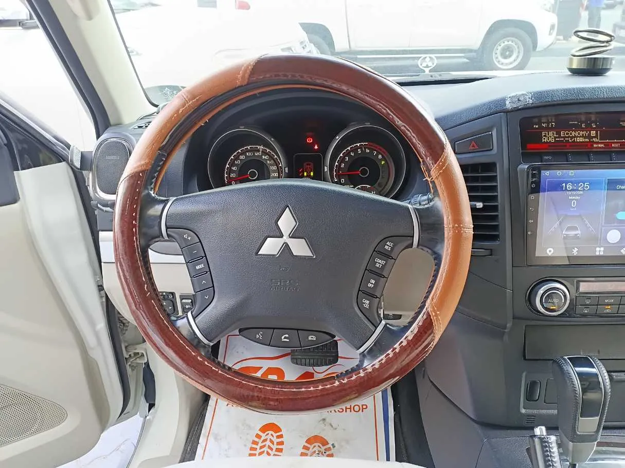 Car image 18