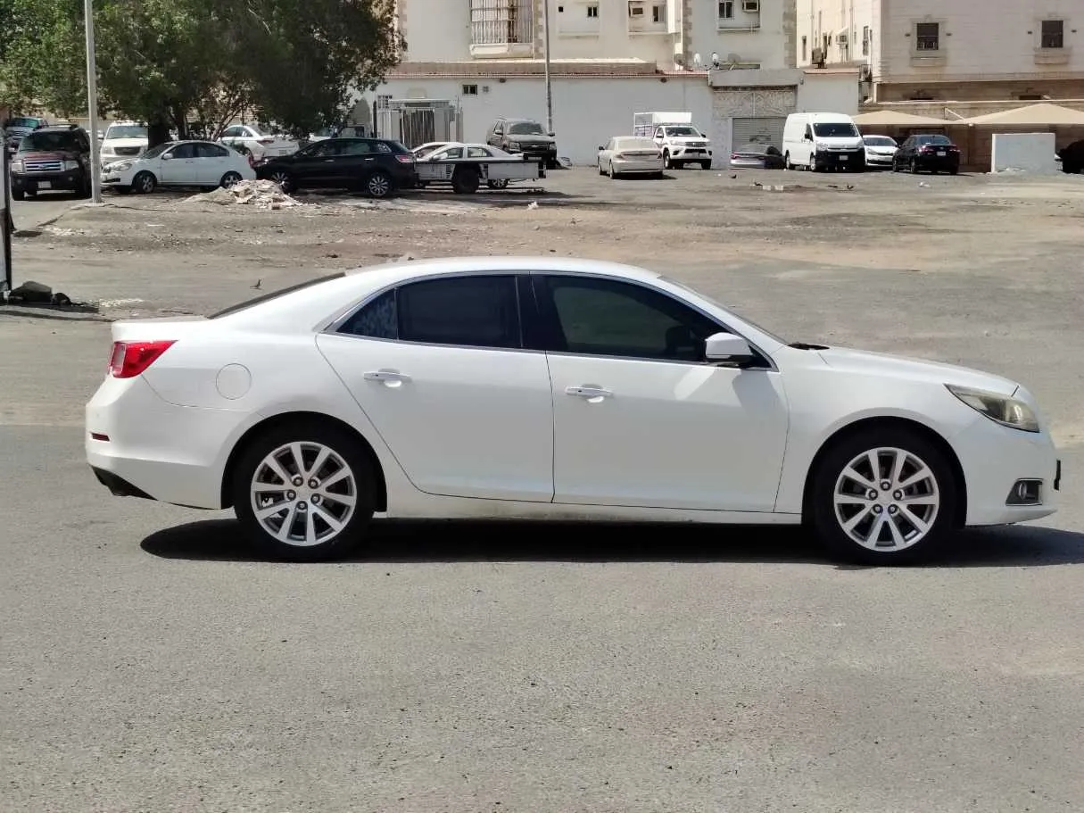 Car image 4