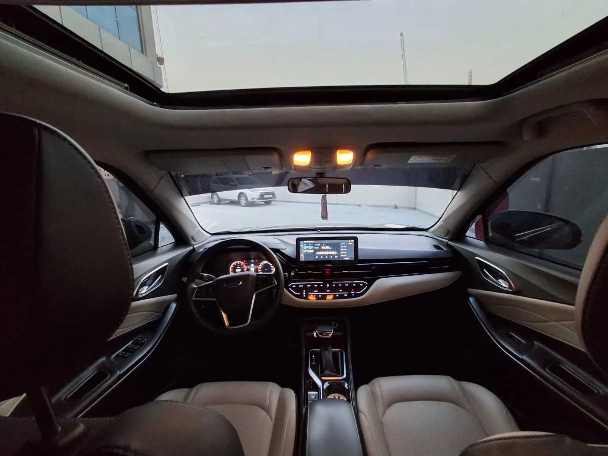 Car image 14