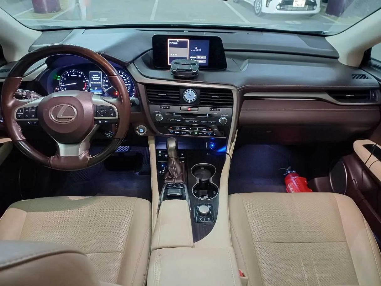 Car image 16