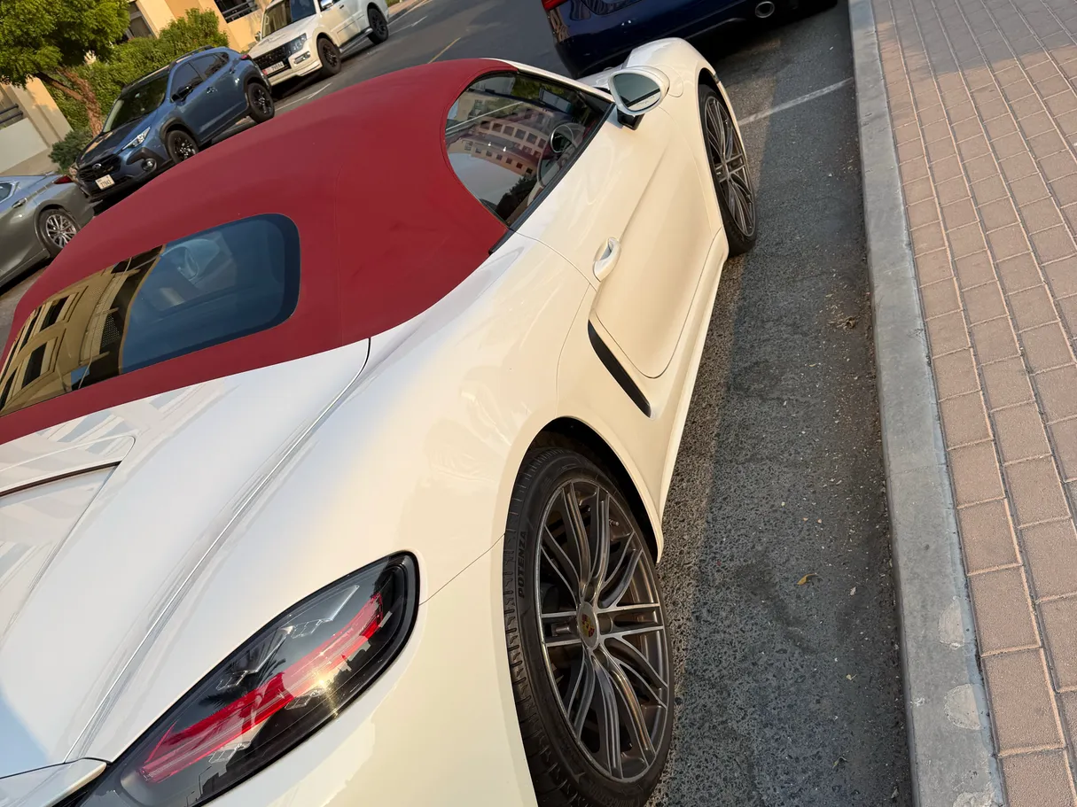 Car image 3