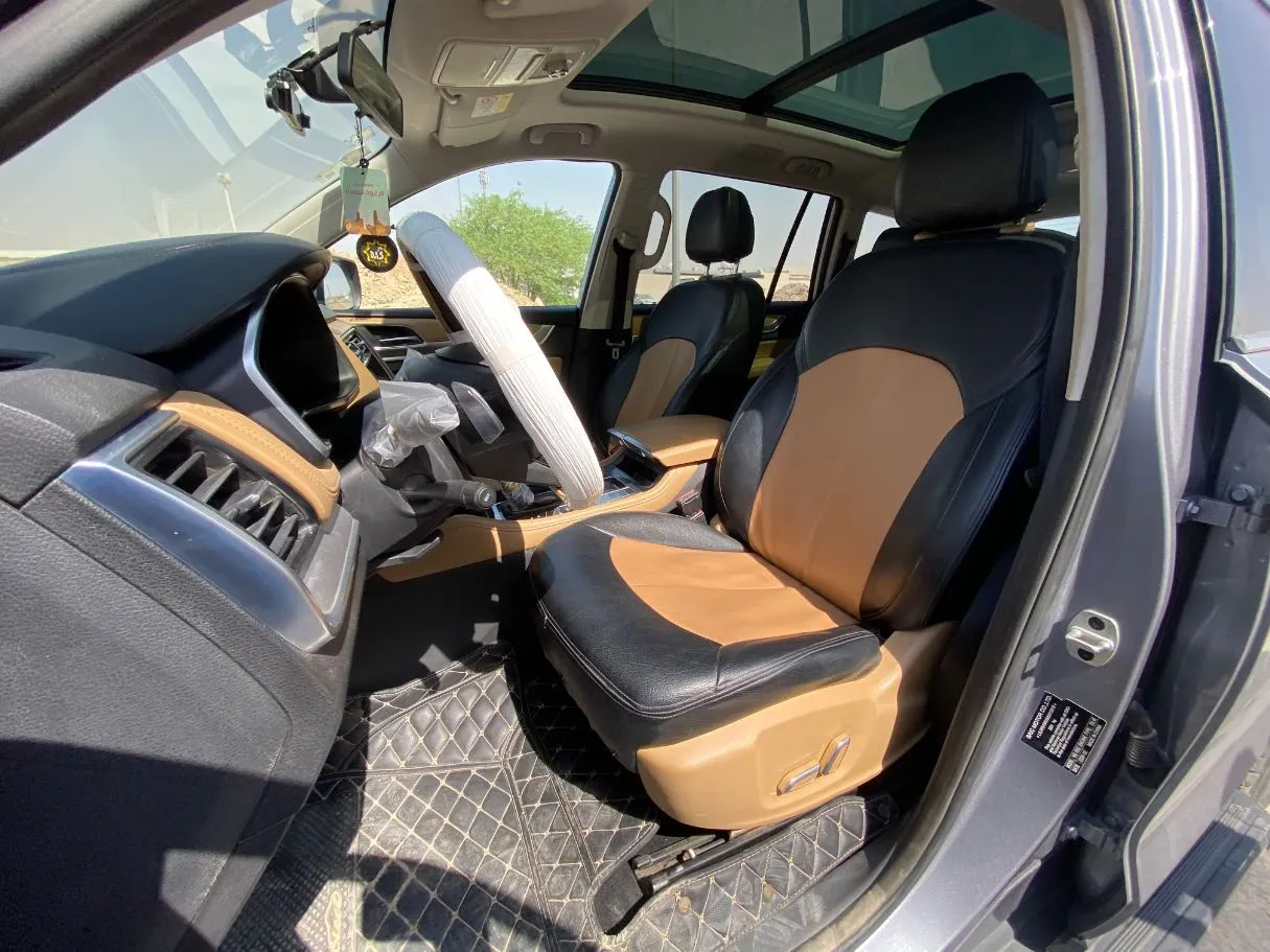 Car image 10